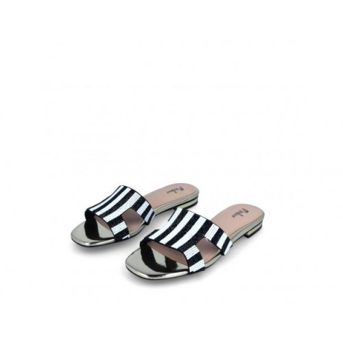 H flat sandals